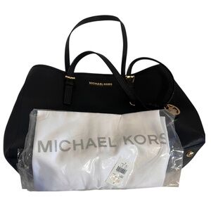 New Michael Kors Leather Bag. beautiful Black NWT multiple compartments gifts